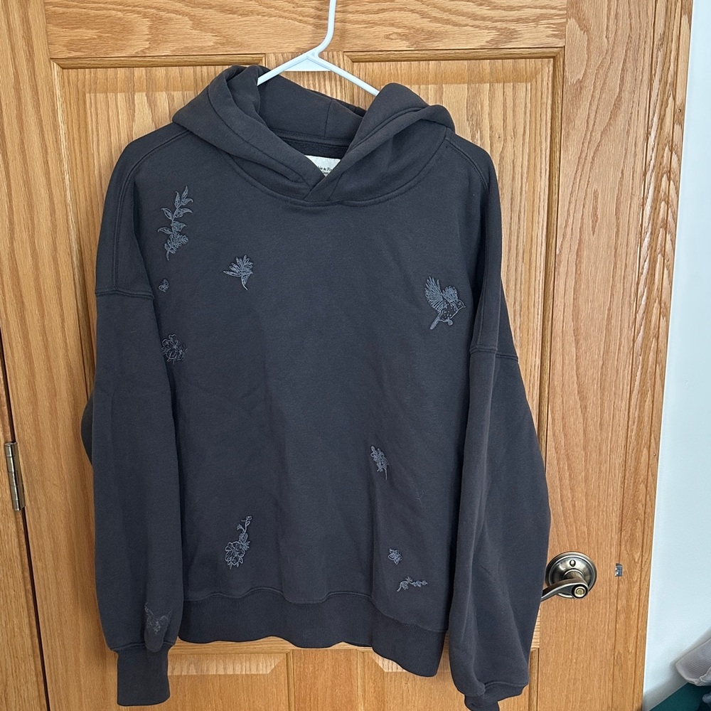 Women’s Abercrombie Black embroidered  Floral Hoodie size Large EUC